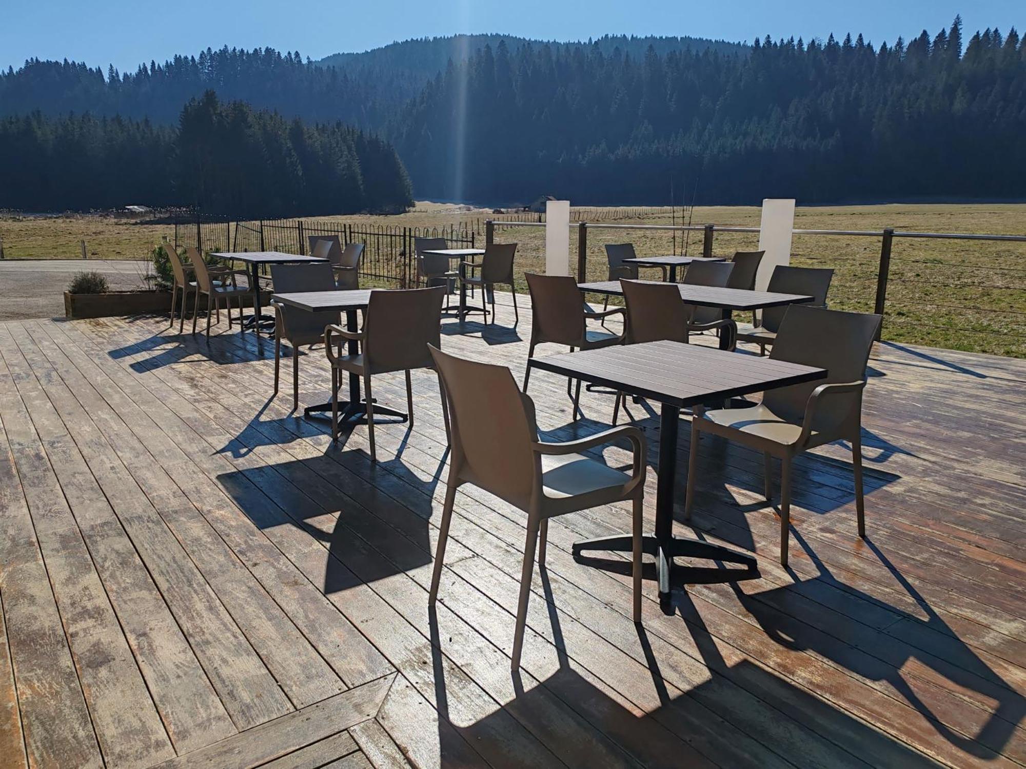 Auberge Du Chateau De Joux La Cluse-et-Mijoux Eksteriør bilde